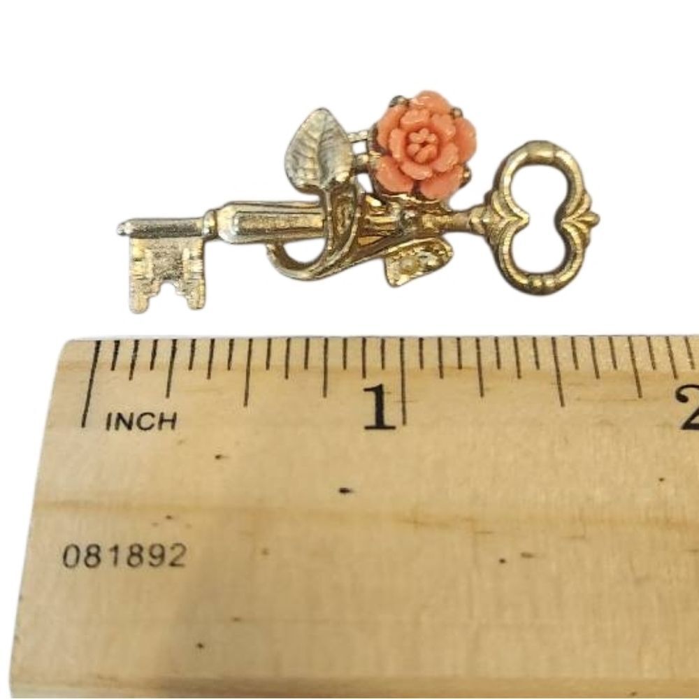 Vintage Gold Key Brooch with Coral Flower‎